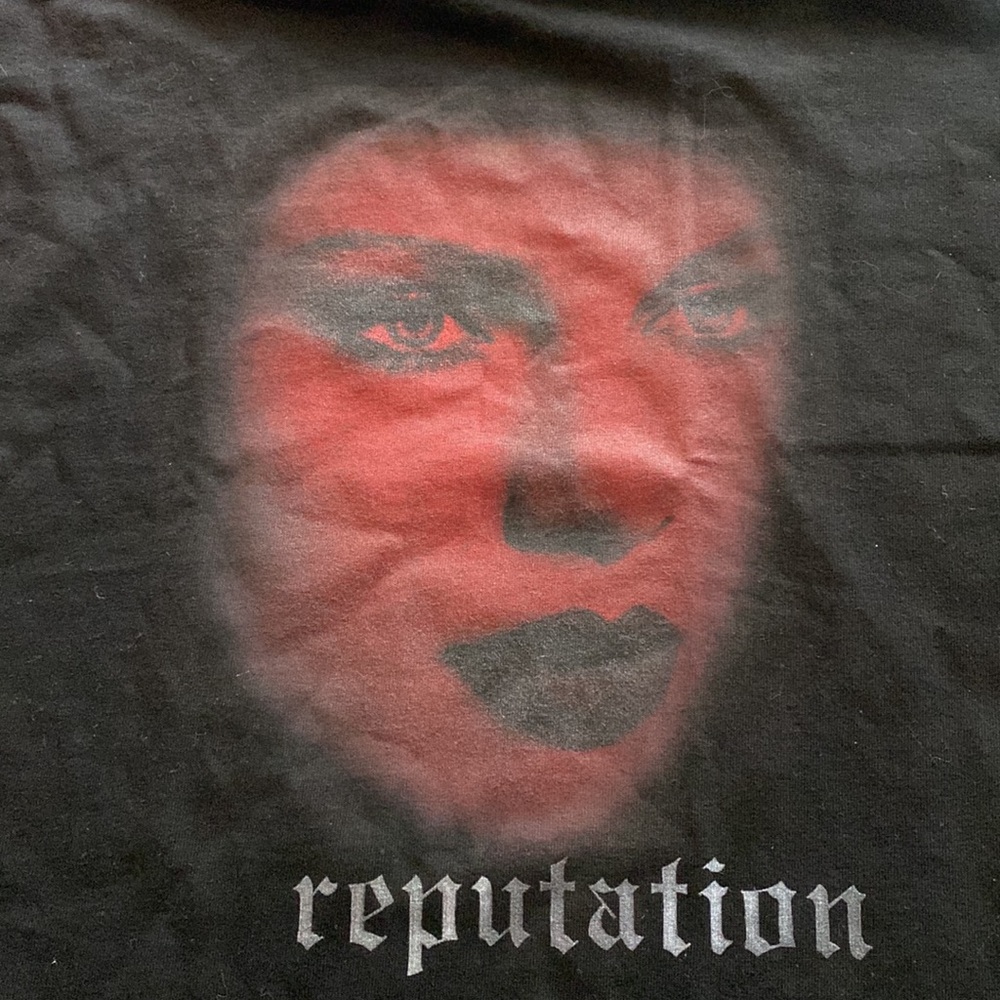 Taylor Swift Reputation Tee - Picture 2 of 4